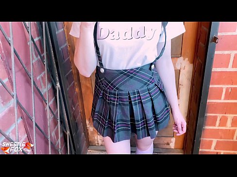 ❤️ Schoolgirl Mengisap penisnya dalam-dalam dan meniduri alih-alih kelas. ❤ Porno pada kami