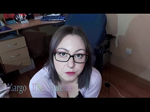 ❤️ Sexy Girl with Glasses Sucks Dildo Deeply on Camera ❤ Porno pada kami
